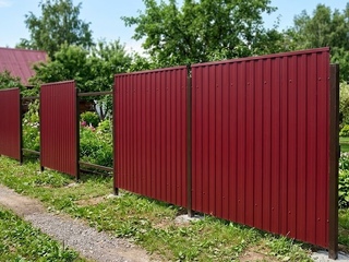 Профлист МП20 1 мм RAL 3005 Красное Вино 1 - в «Монолит-Металлопрокат».